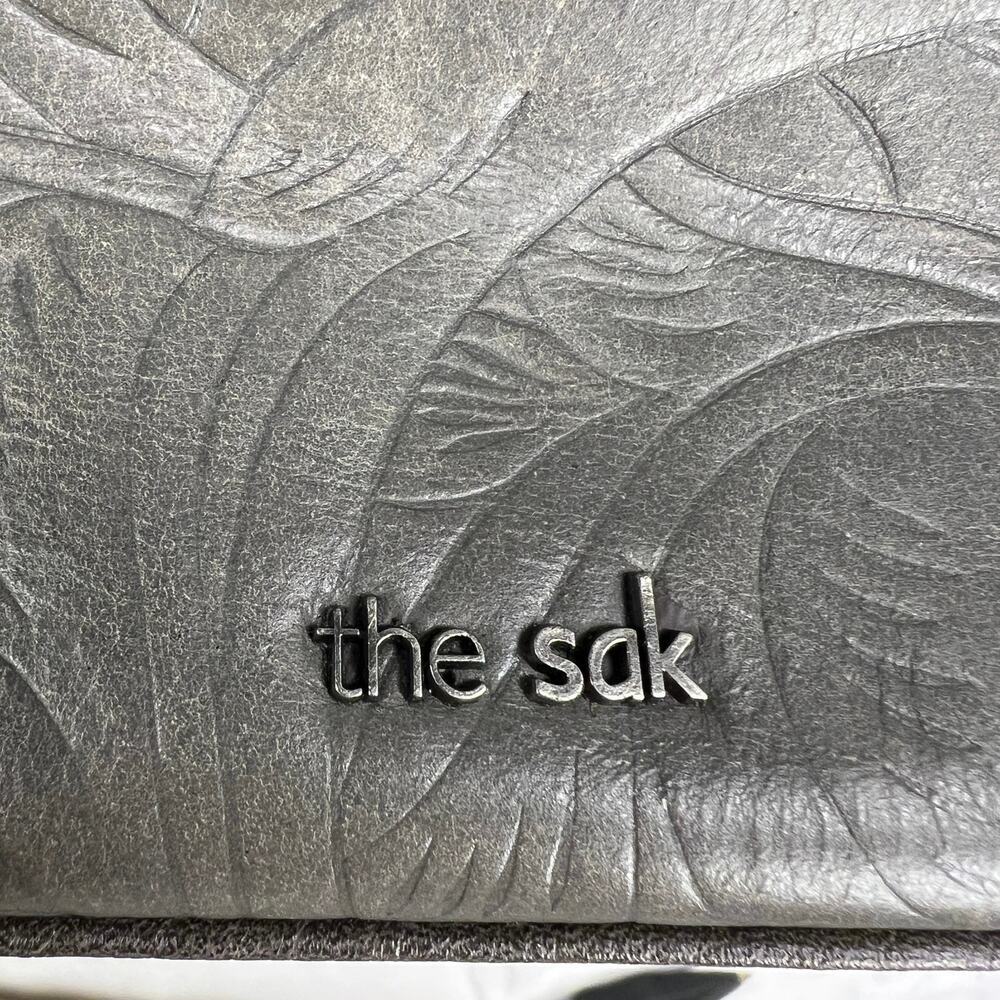 The Sak Reseda Gray Leather Bohemian Crossbody Bag Purse Embossed Floral - Picture 6 of 16